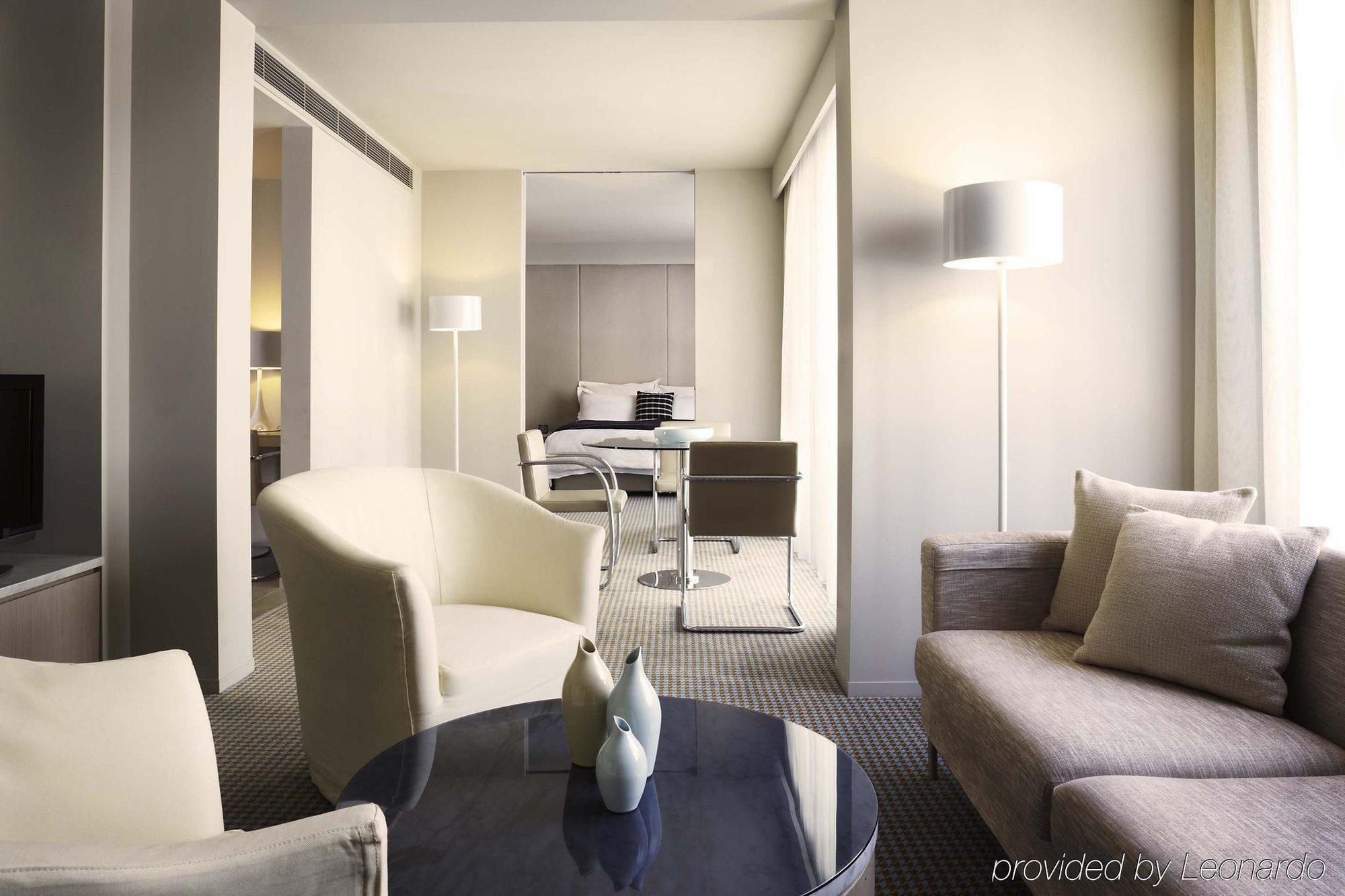 Hotel Realm Канбера Стая снимка A suite at the hotel