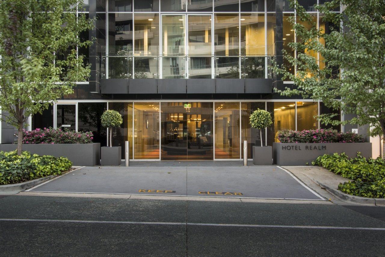 Hotel Realm Канбера Екстериор снимка The main entrance of The Mark