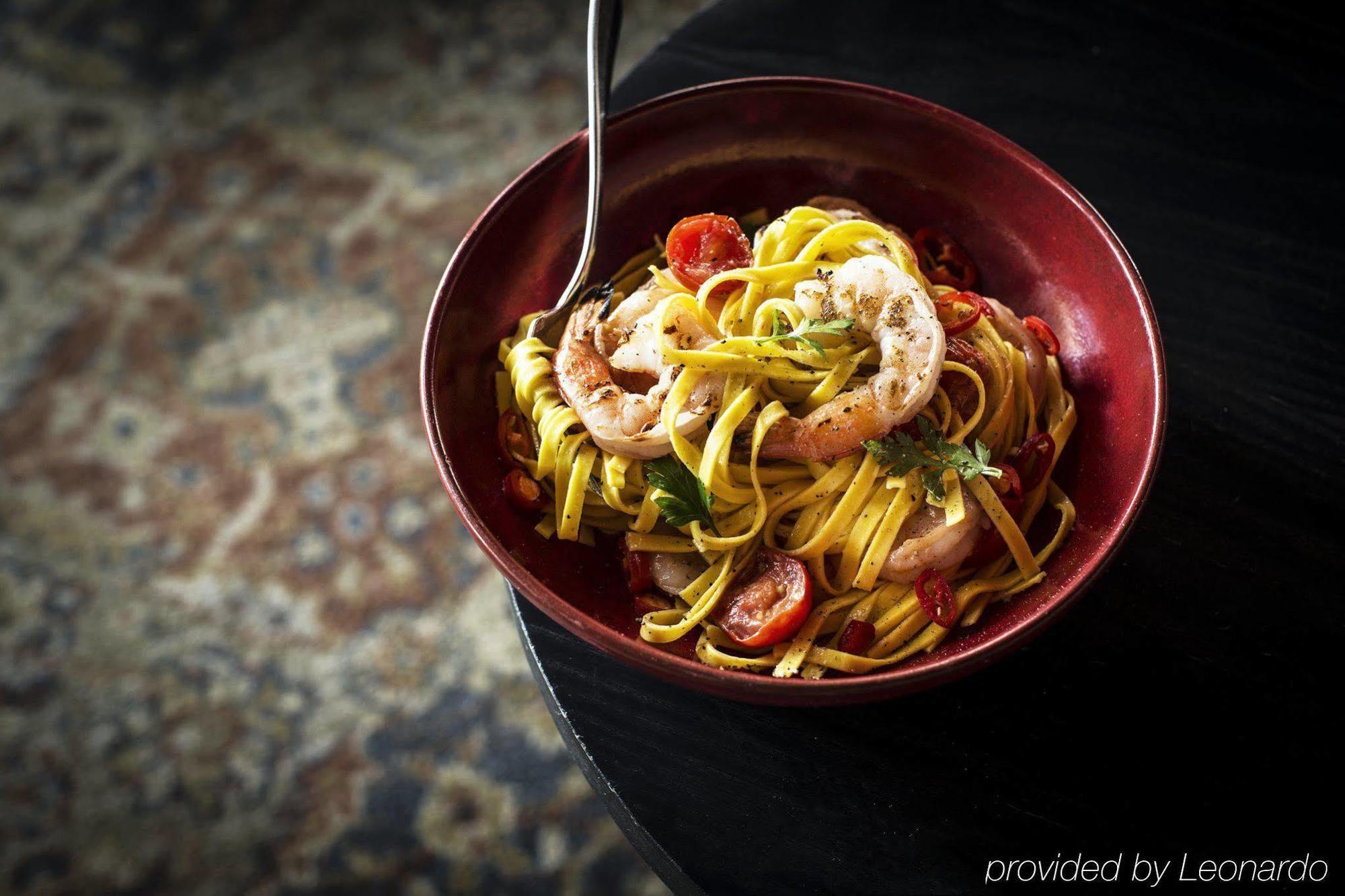 Hotel Realm Канбера Екстериор снимка Shrimp and bell pepper pasta