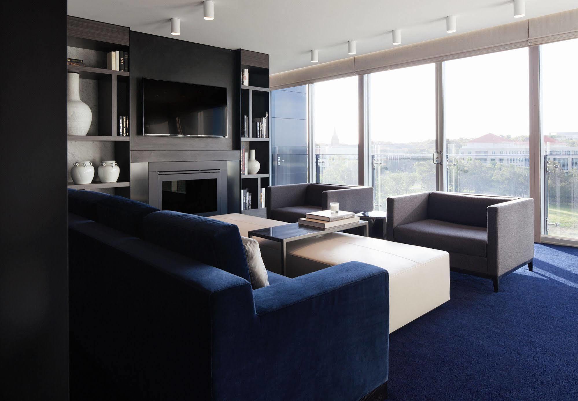 Hotel Realm Канбера Екстериор снимка The interior of the 2010 presidential suite