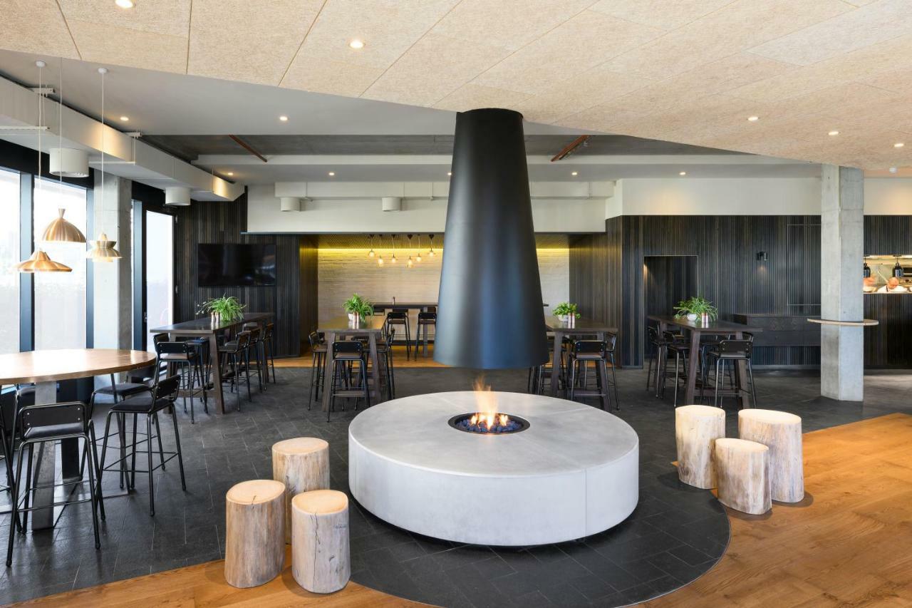 Hotel Realm Канбера Екстериор снимка The lounge at the airport