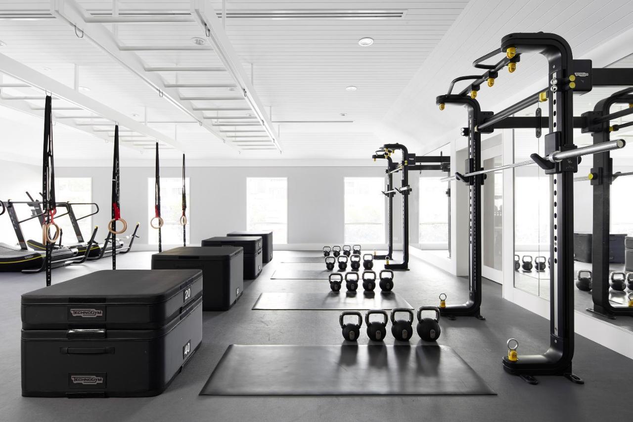 Hotel Realm Канбера Екстериор снимка CrossFit gym