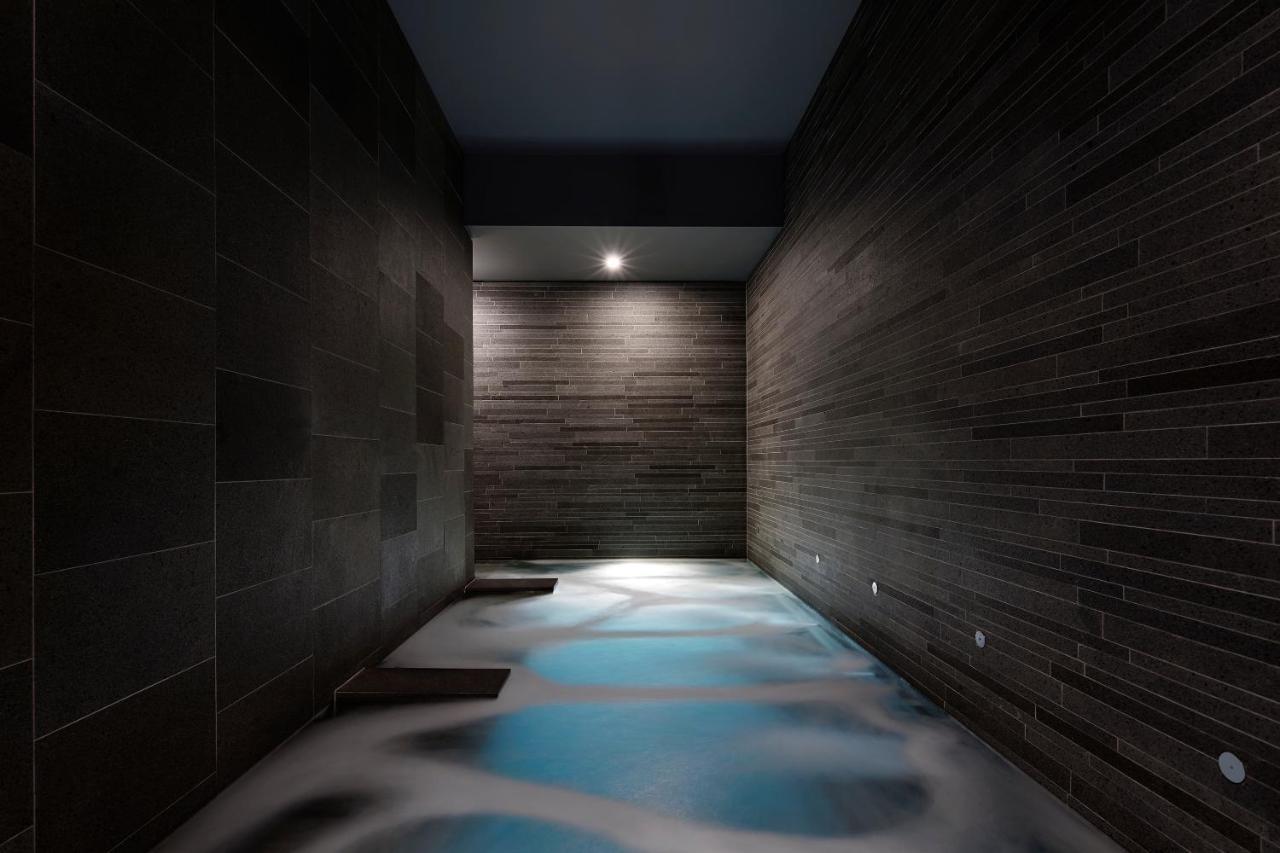 Hotel Realm Канбера Екстериор снимка A modern onsen in Tokyo